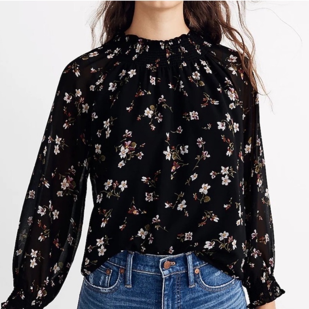 Madewell Black Floral Smocked Mockneck Top in Backyard Blooms - XS